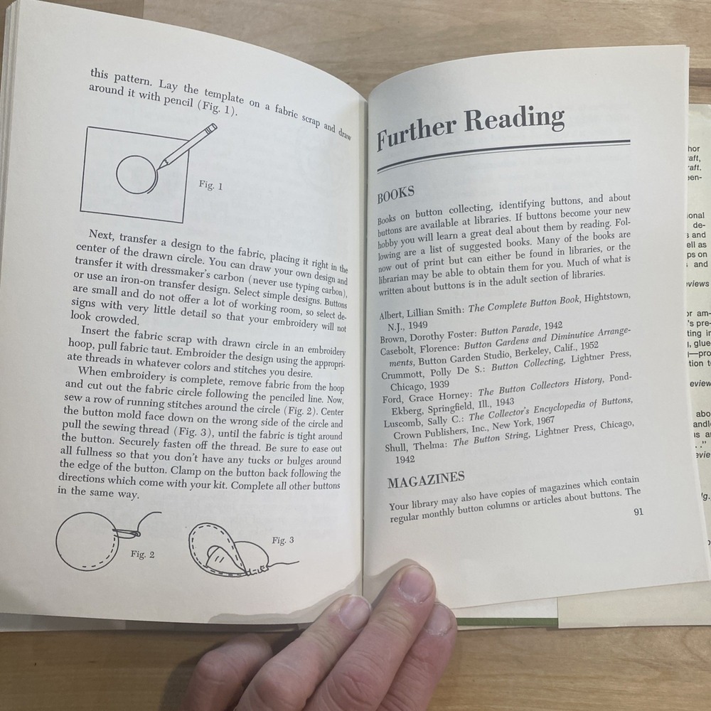 Button Collecting and Crafting Written, Illustrated by Arden J Newsome - HC 1976 - Picture 15 of 16